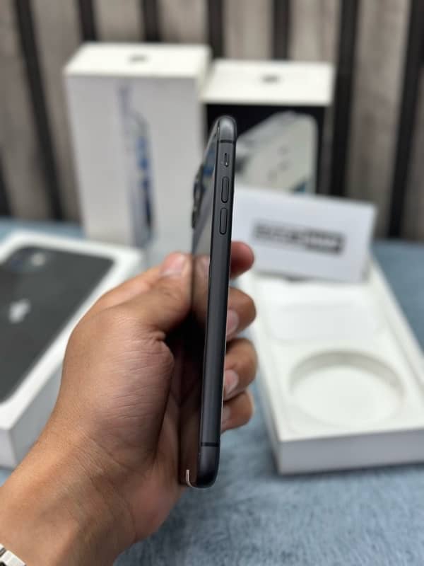 iPhone 11 JV 128GB Under Apple Warranty Black Colour 2