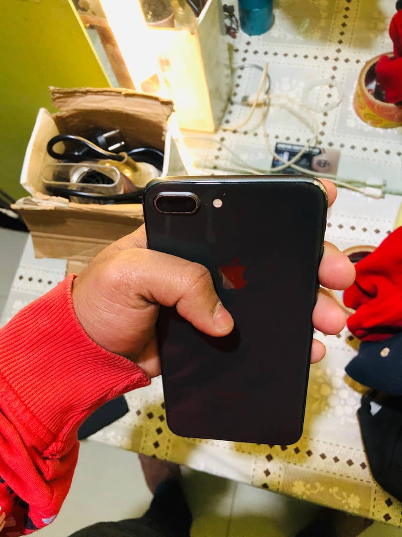 Apple iPhone 8 Plus 2