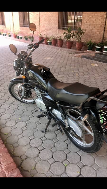 suzuki gs 150 SE 1