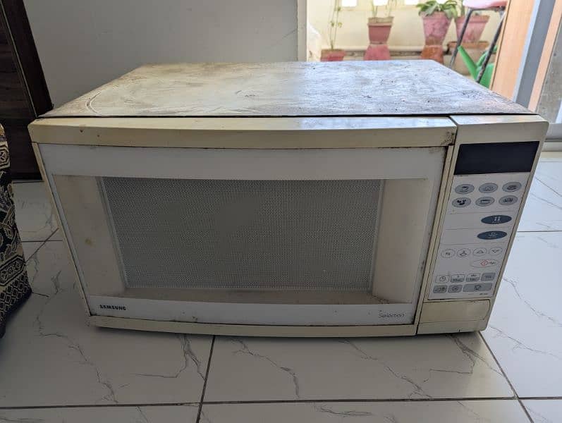 Samsung jumbo size microwave oven 0