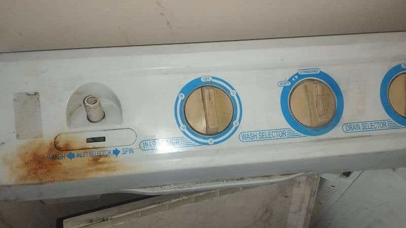 HAIER TWIN TUB SEMI AUTO AS-120 4