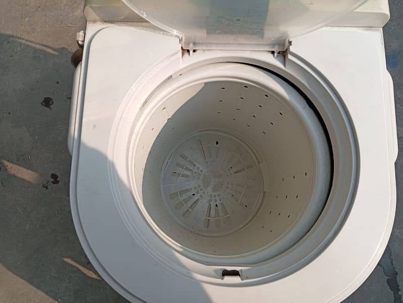 almost new washing machine dryer 16