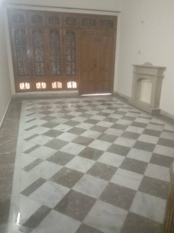 Double storey House available for rent Commerical use in satellite town 16