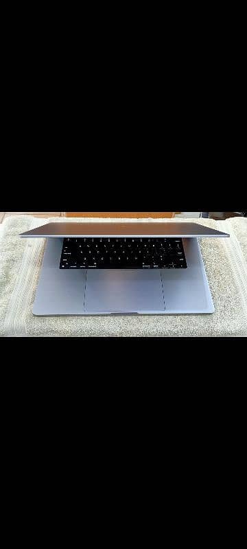 MacBook M2 Pro 2023 16GB 1TB 16.2" Display MNW93LL/A 9