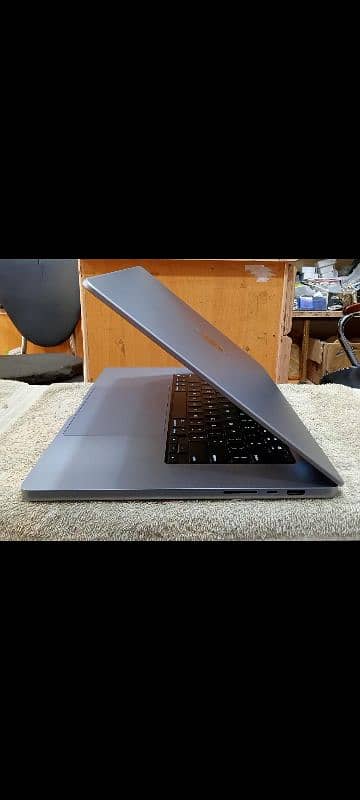 MacBook M2 Pro 2023 16GB 1TB 16.2" Display MNW93LL/A 10