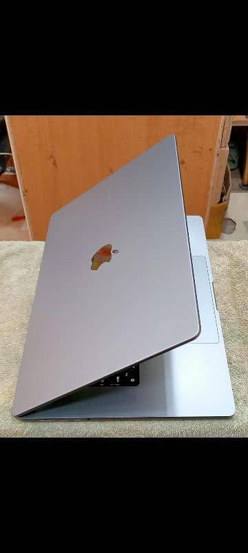 MacBook M2 Pro 2023 16GB 1TB 16.2" Display MNW93LL/A 12