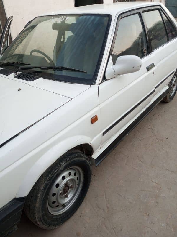 Nissan Sunny 1988 3