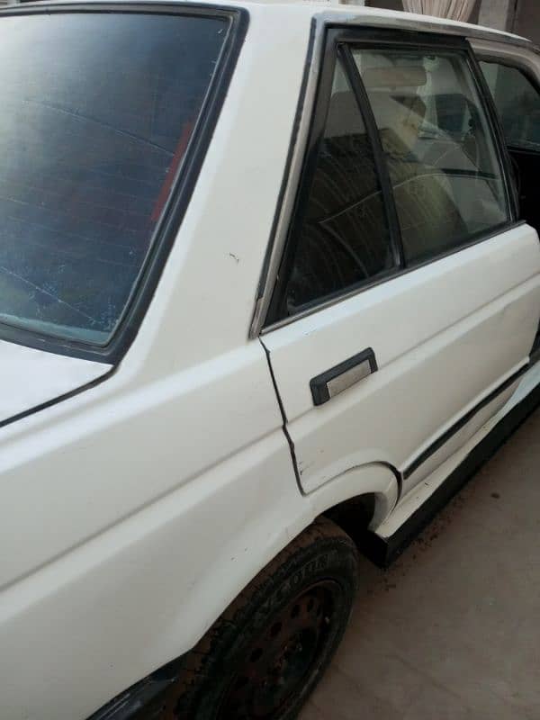 Nissan Sunny 1988 4