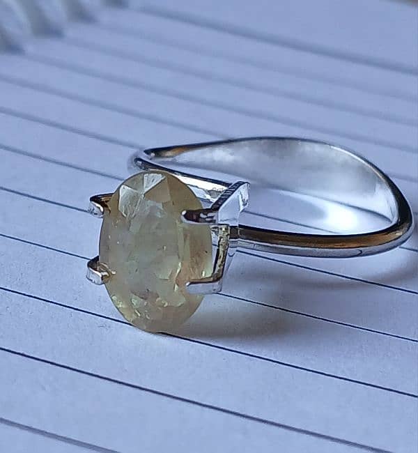 Yellow sapphire / Pukhraj Gemstone G av 5