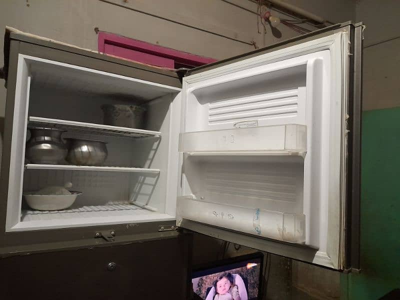 pel refrigerator 2550 life model for sale 2