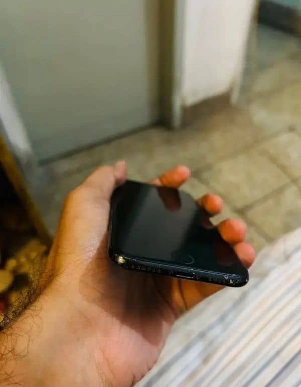 iPhone 7 urgent sale 4