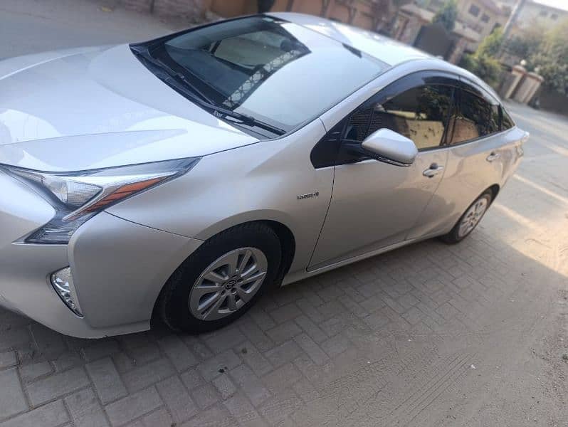 Toyota Prius 2016 1