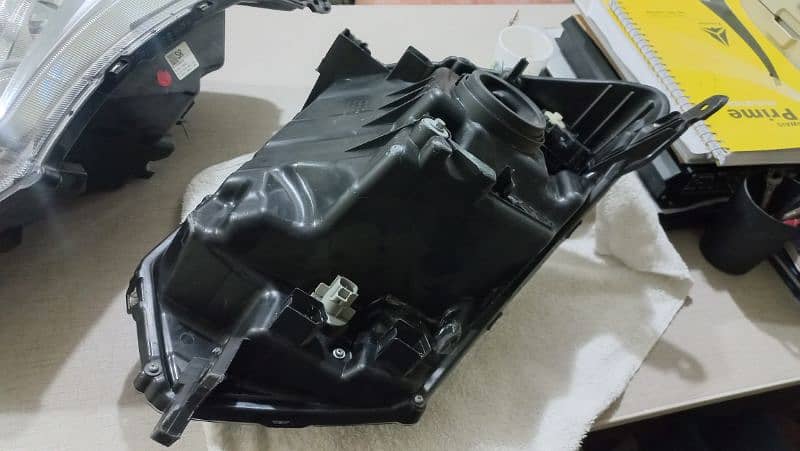 Daihatsu Move Headlight , Driver Side Only , 2018 - 2022 Model 3