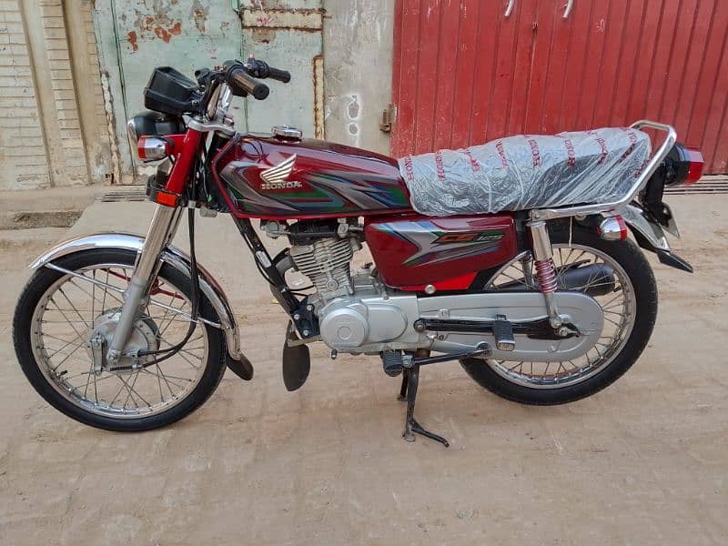 Honda CG 125 bike for sale model 2023 03057210160//03708340134 5