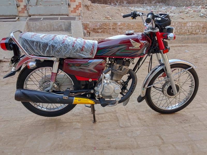 Honda CG 125 bike for sale model 2023 03057210160//03708340134 16