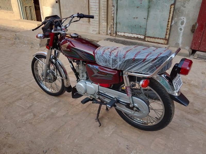 Honda CG 125 bike for sale model 2023 03057210160//03708340134 17