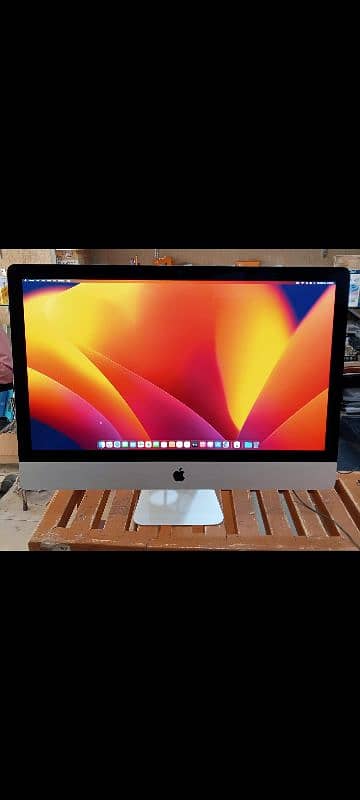 iMac 2017 21.5" & 27" Core i5 & i7 with 2GB, 4GB & 8GB Graphic Card 0