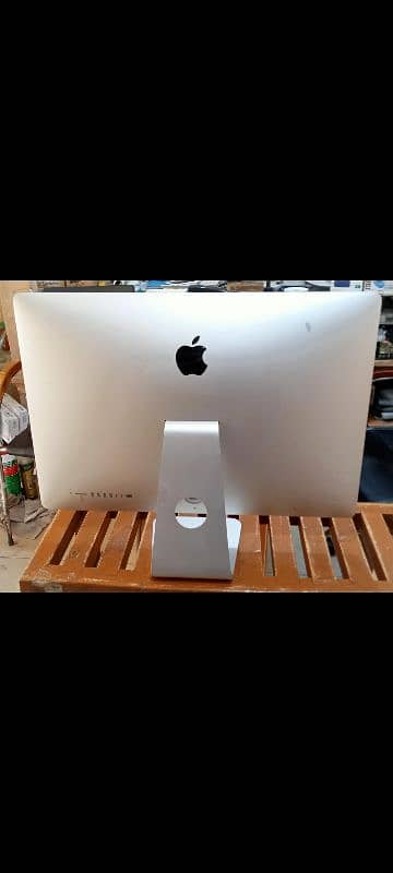 iMac 2017 21.5" & 27" Core i5 & i7 with 2GB, 4GB & 8GB Graphic Card 8