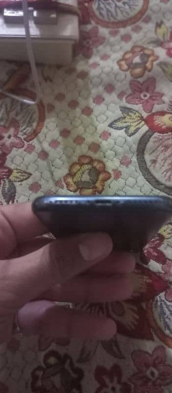 bilkul fit phone hai jis nay leyna hai rabta karey 3