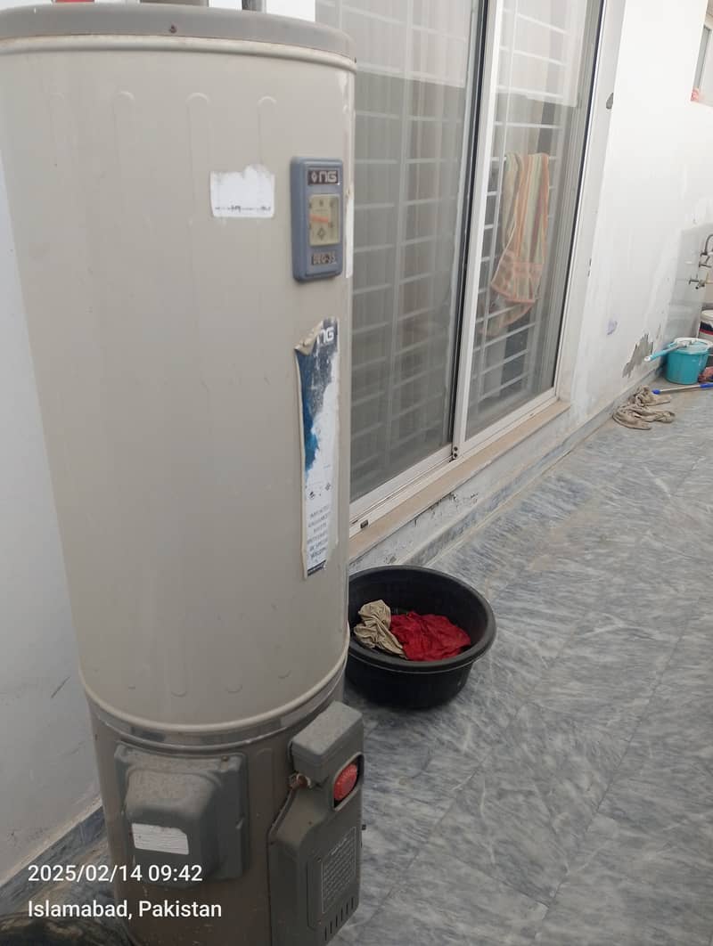 Gas + electric gyser for sale 0