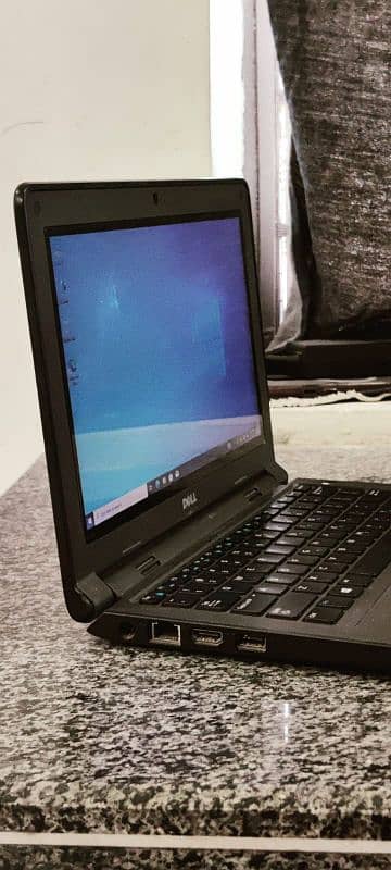 Dell laptop 6th generation 10/ 10 Condition 1