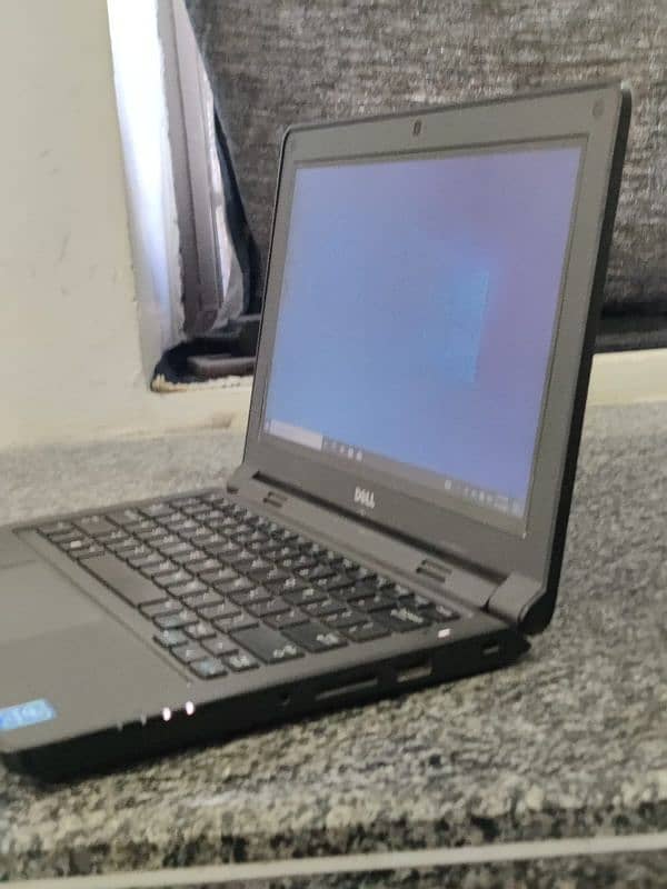 Dell laptop 6th generation 10/ 10 Condition 2