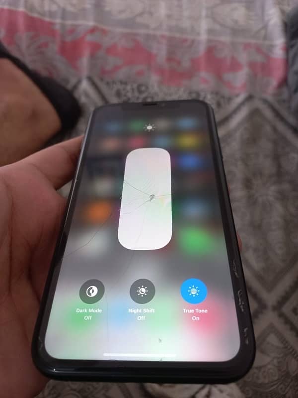 iPhone XR 64 GB Factory Unlock/water pack 1