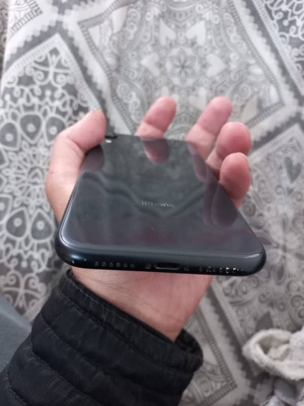 iPhone XR 64 GB Factory Unlock/water pack 2