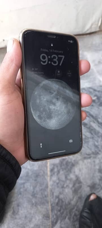 iPhone XR 64 GB Factory Unlock/water pack 4