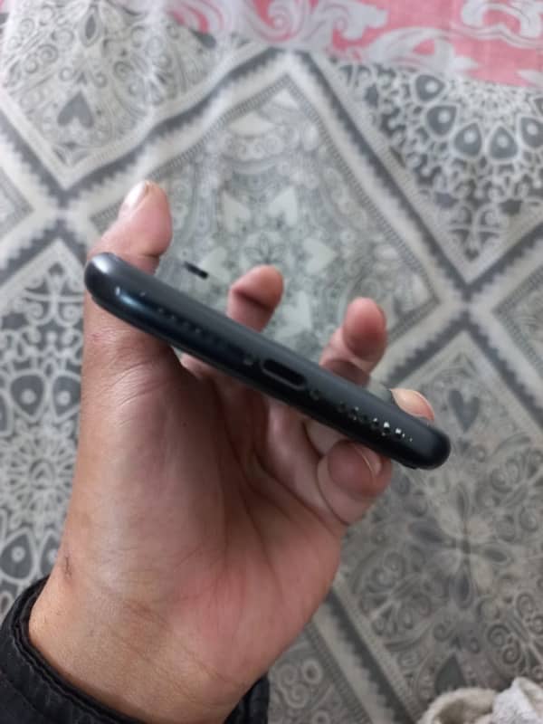 iPhone XR 64 GB Factory Unlock/water pack 9