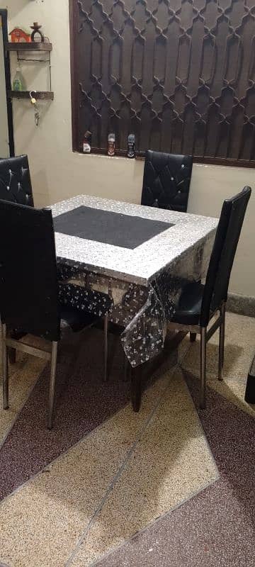 wood table with 4 chairs 1