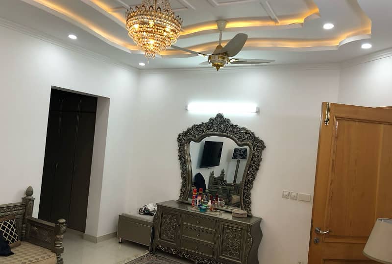 Liveable old 4-BedRoom House For Sale Phase-1 DHA LAHORE Attached SAMPLE Pictures. 33