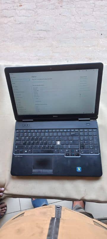 Dell Latitude E5540 2