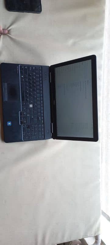 Dell Latitude E5540 4