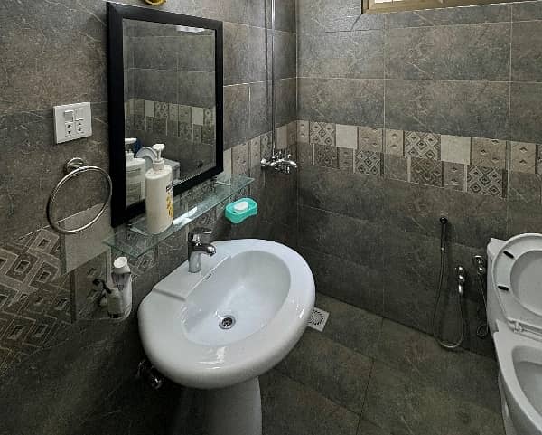 Centrally Located Flat In Askari 5 Is Available For sale 11