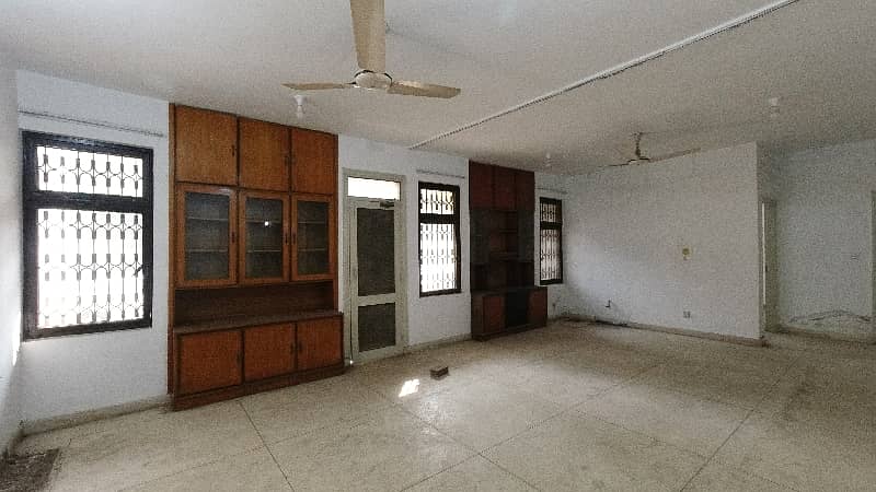 In Lahore You Can Find The Perfect Prime Location Flat For sale 2