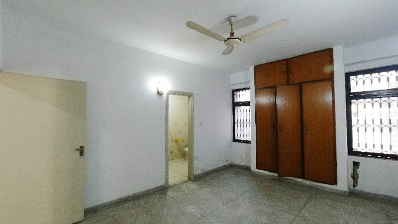 In Lahore You Can Find The Perfect Prime Location Flat For sale 4