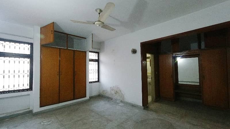 In Lahore You Can Find The Perfect Prime Location Flat For sale 9