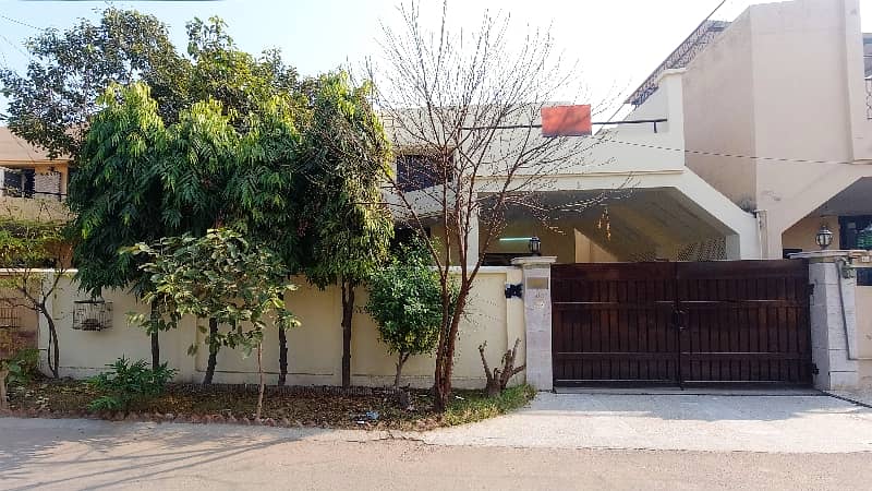 Perfect Prime Location 10 Marla House In Askari 5 For sale 3