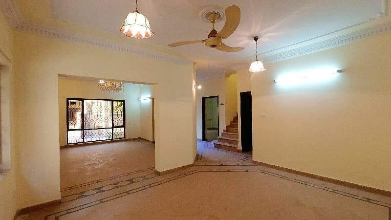 Perfect Prime Location 10 Marla House In Askari 5 For sale 7