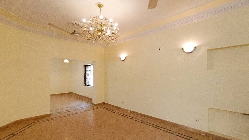 Perfect Prime Location 10 Marla House In Askari 5 For sale 8