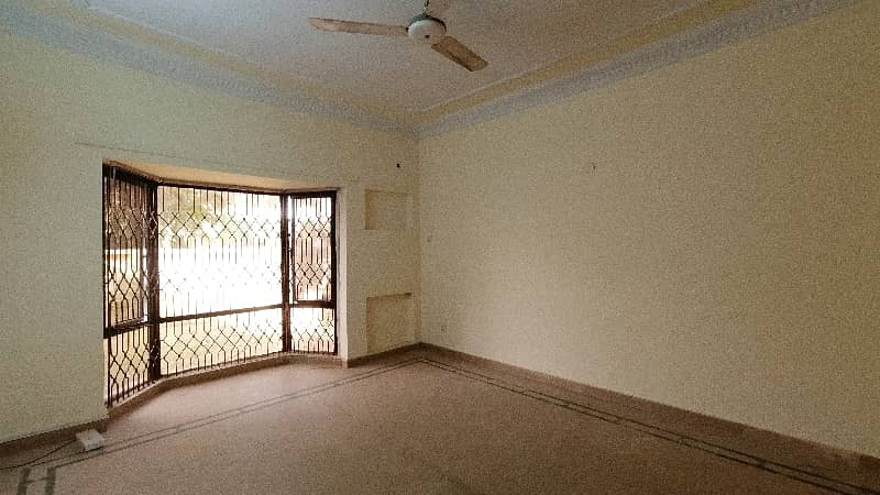 Perfect Prime Location 10 Marla House In Askari 5 For sale 10