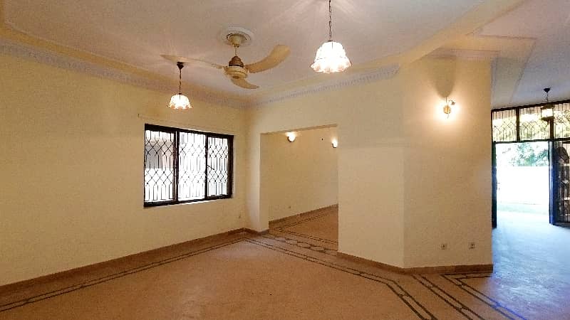 Perfect Prime Location 10 Marla House In Askari 5 For sale 12