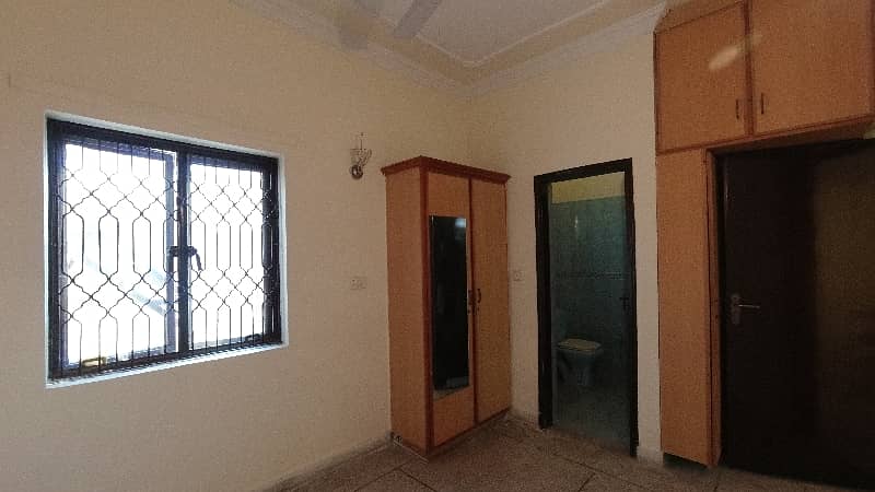 Perfect Prime Location 10 Marla House In Askari 5 For sale 17