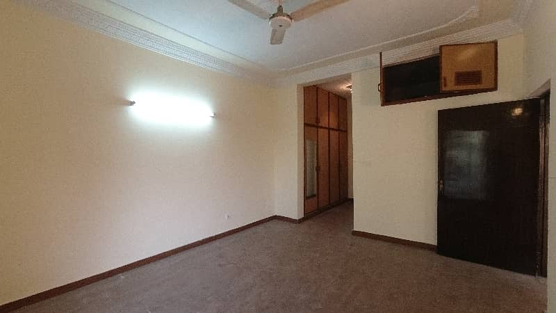 Perfect Prime Location 10 Marla House In Askari 5 For sale 27