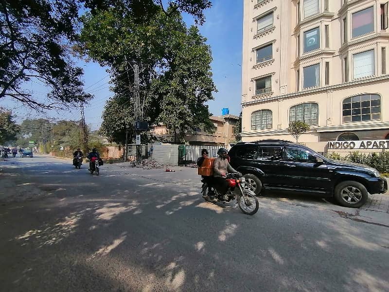 Prominently-Located Prime Location Flat Available In Gulberg 3 For sale 5