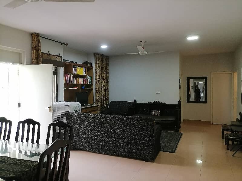 Centrally Located Flat In Askari 5 Is Available For Sale 2