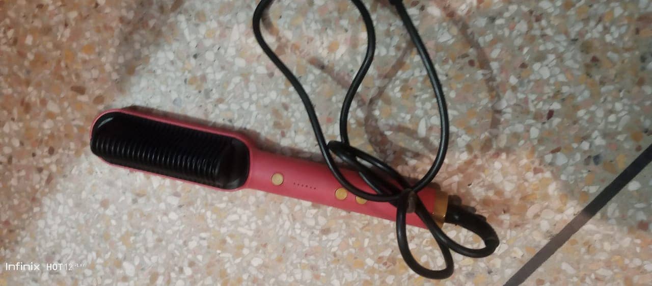 Electric hair straightening brush 1