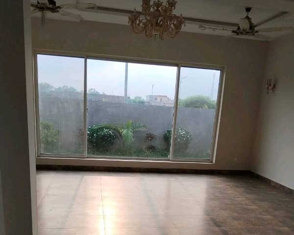 Spacious House Is Available In DHA Phase 7 For Sale 5