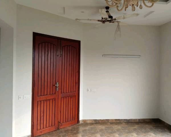 Spacious House Is Available In DHA Phase 7 For Sale 7